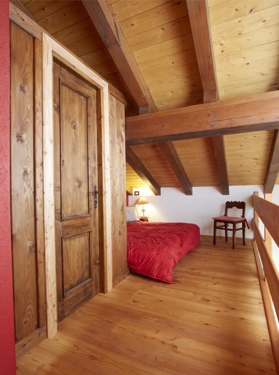 Le Bibelot Apartments Nus Szoba fotó